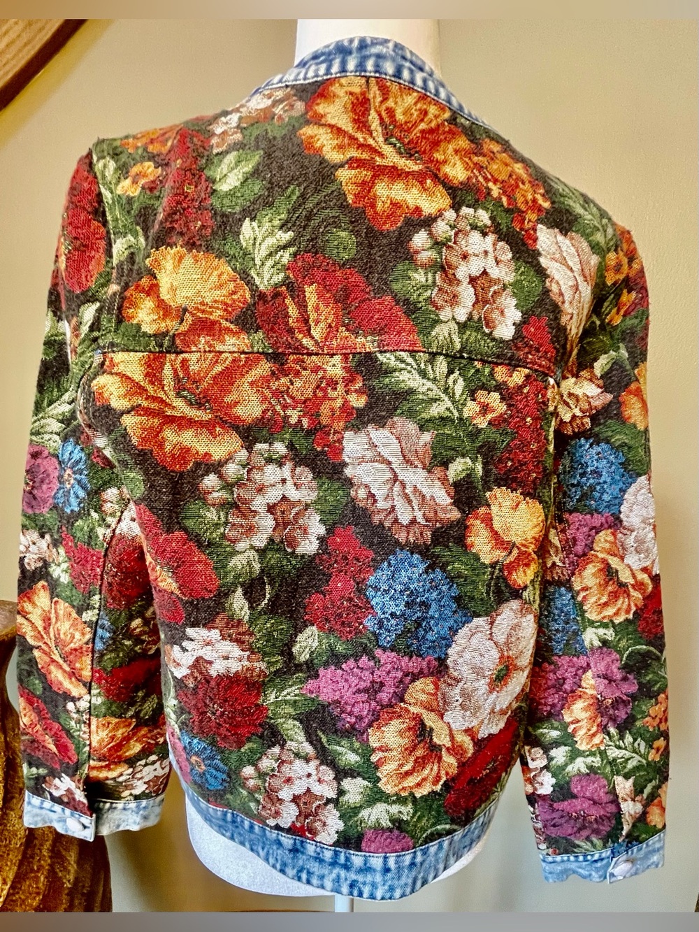 NEW VEVERET FLORAL TAPESTRY JACQUARD DENIM STATEMENT JACKET GOLD BUTTONS SIZE M - Picture 12 of 17